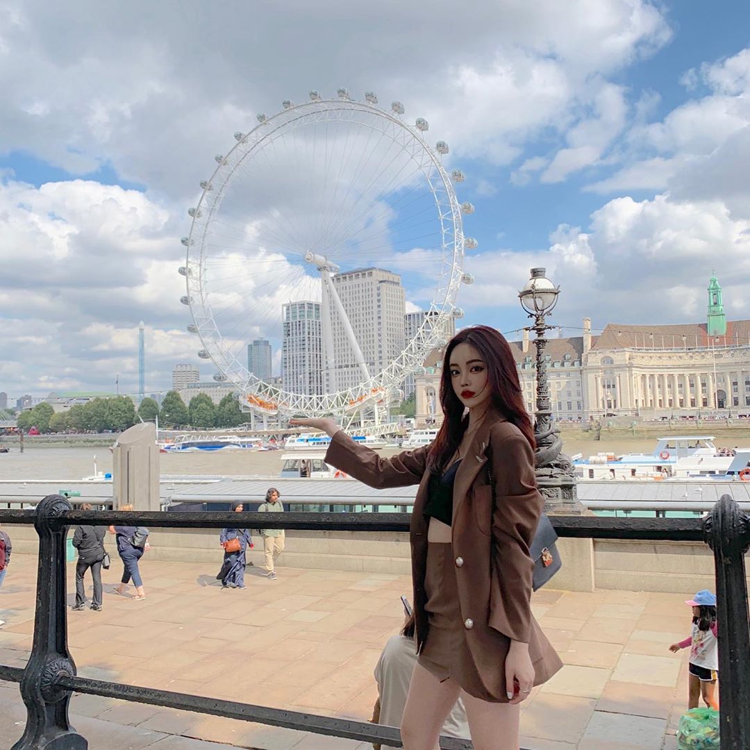 逆天蜜腿超愛炫 超殺電眼讓人移不開視線-第1章-图片9