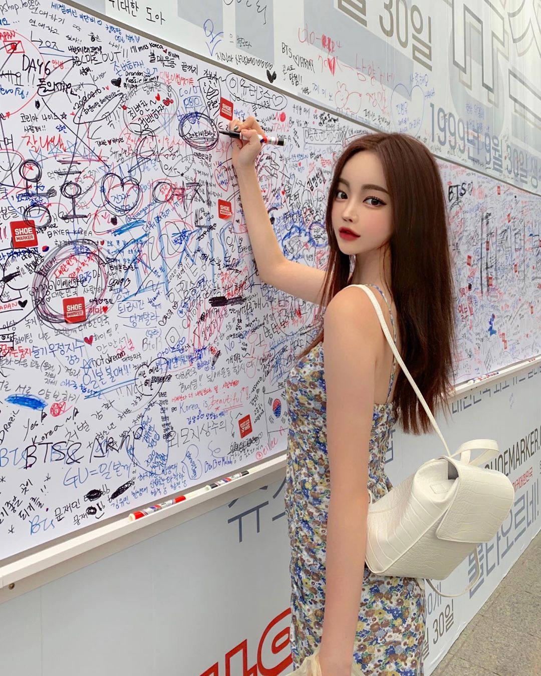 逆天蜜腿超愛炫 超殺電眼讓人移不開視線-第1章-图片12