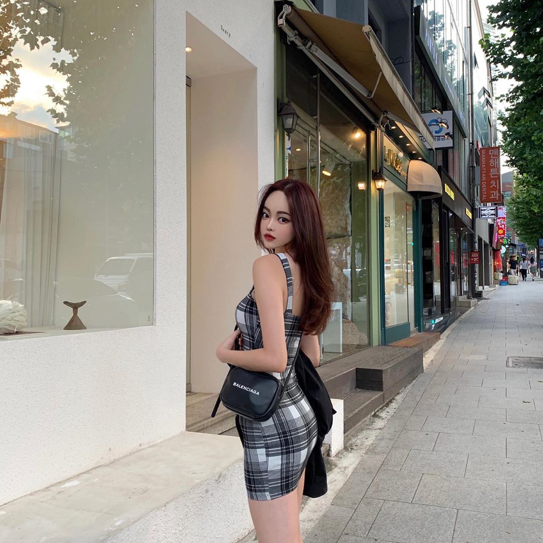 逆天蜜腿超愛炫 超殺電眼讓人移不開視線-第1章-图片13