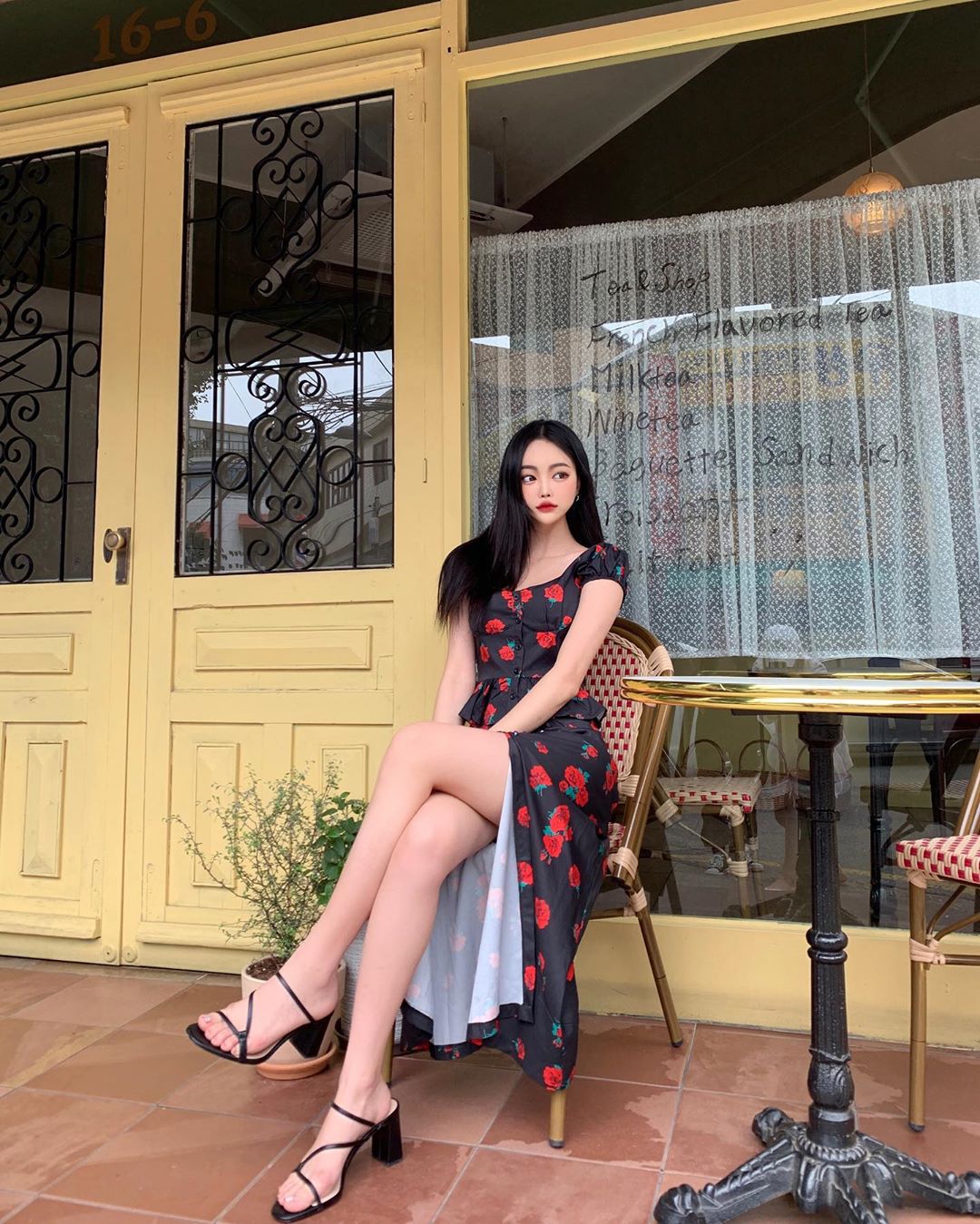 逆天蜜腿超愛炫 超殺電眼讓人移不開視線-第1章-图片18