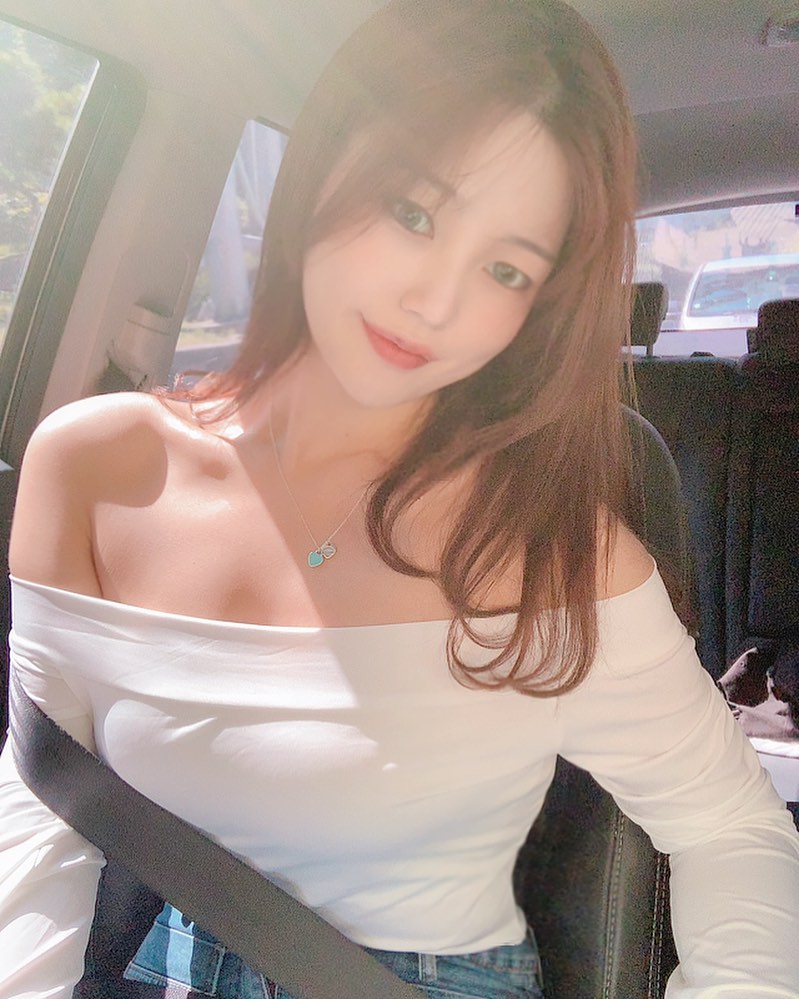 兩球白嫩雙峰挺立 火辣螞蟻腰讓網友把持不住了-第1章-图片5