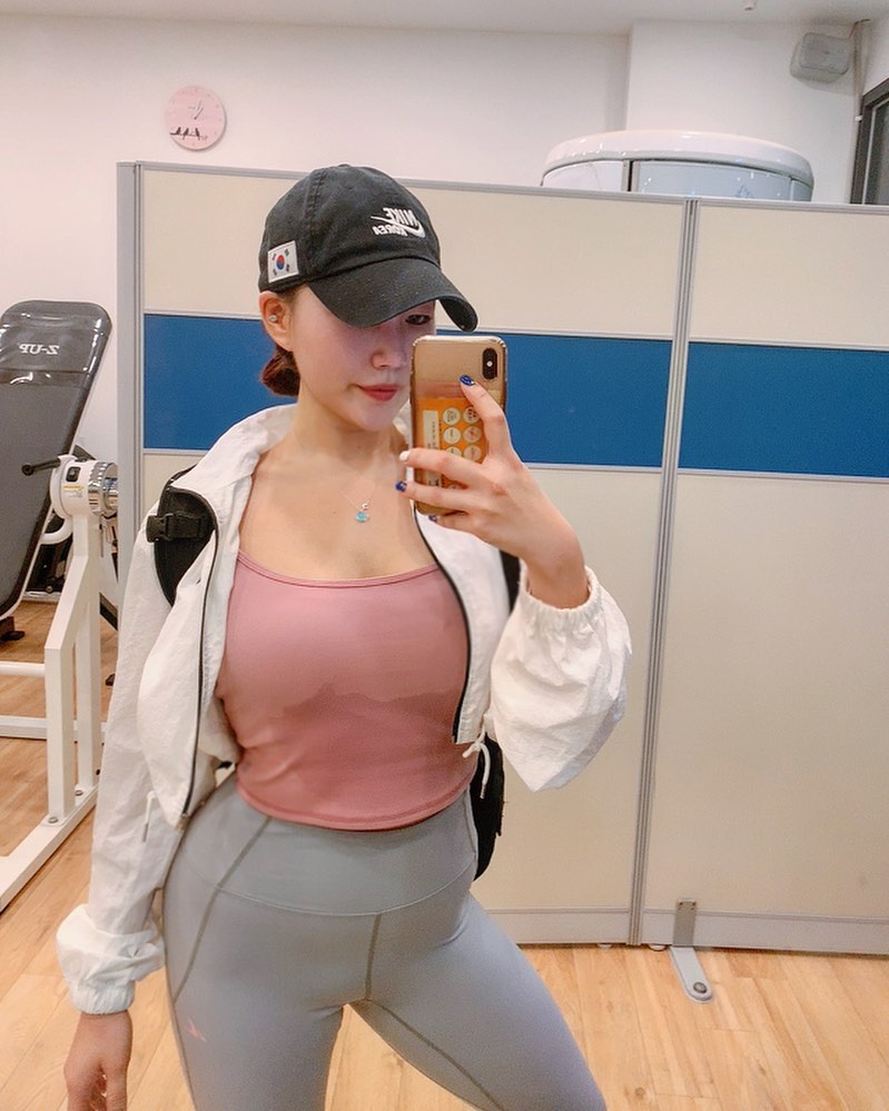 兩球白嫩雙峰挺立 火辣螞蟻腰讓網友把持不住了-第1章-图片9