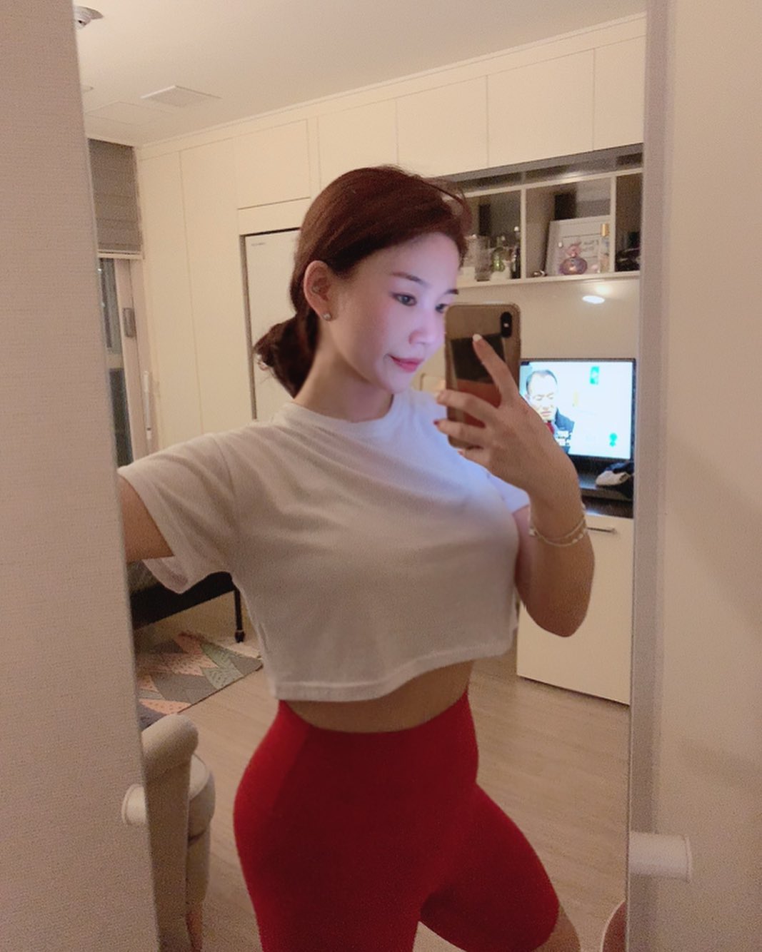 兩球白嫩雙峰挺立 火辣螞蟻腰讓網友把持不住了-第1章-图片14