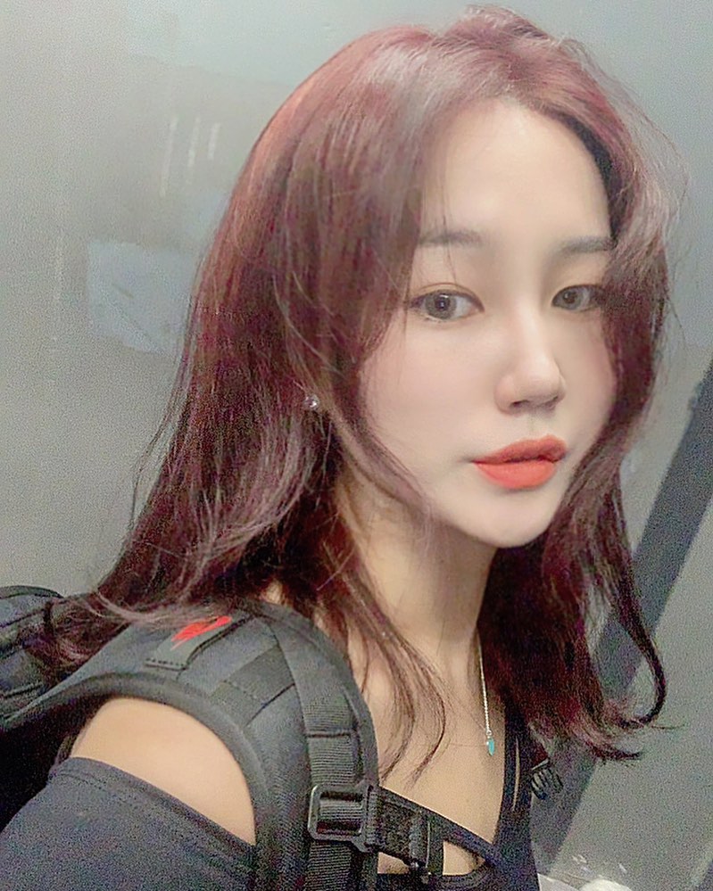 兩球白嫩雙峰挺立 火辣螞蟻腰讓網友把持不住了-第1章-图片17