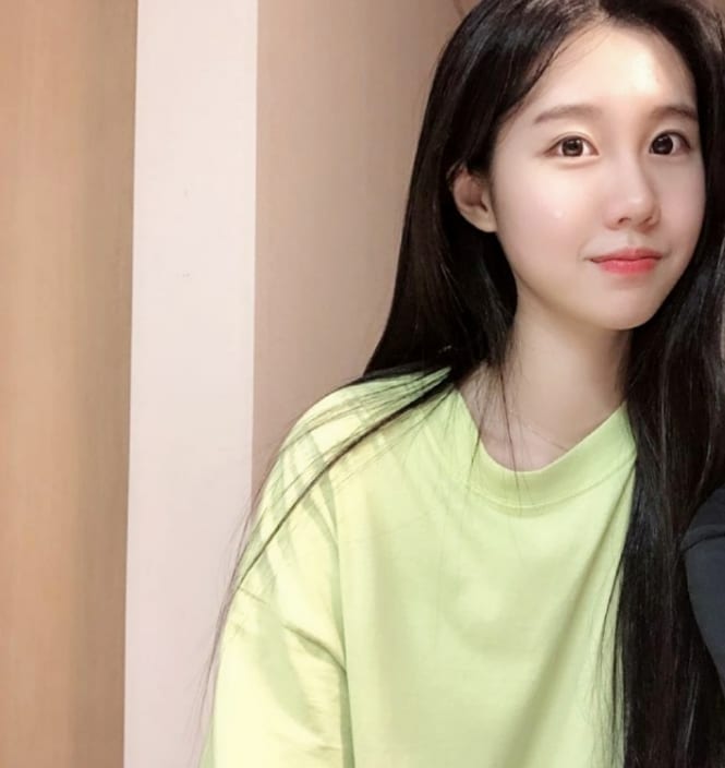 樸素臉蛋卻有天使般笑容 私藏隱乳看一眼永生難忘-第1章-图片1