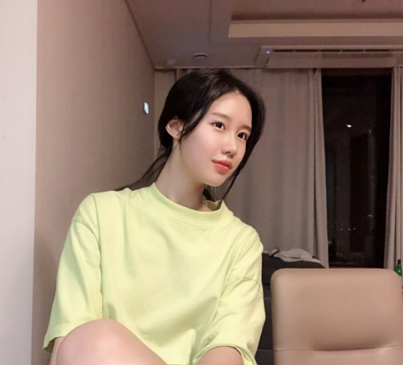 樸素臉蛋卻有天使般笑容 私藏隱乳看一眼永生難忘-第1章-图片2