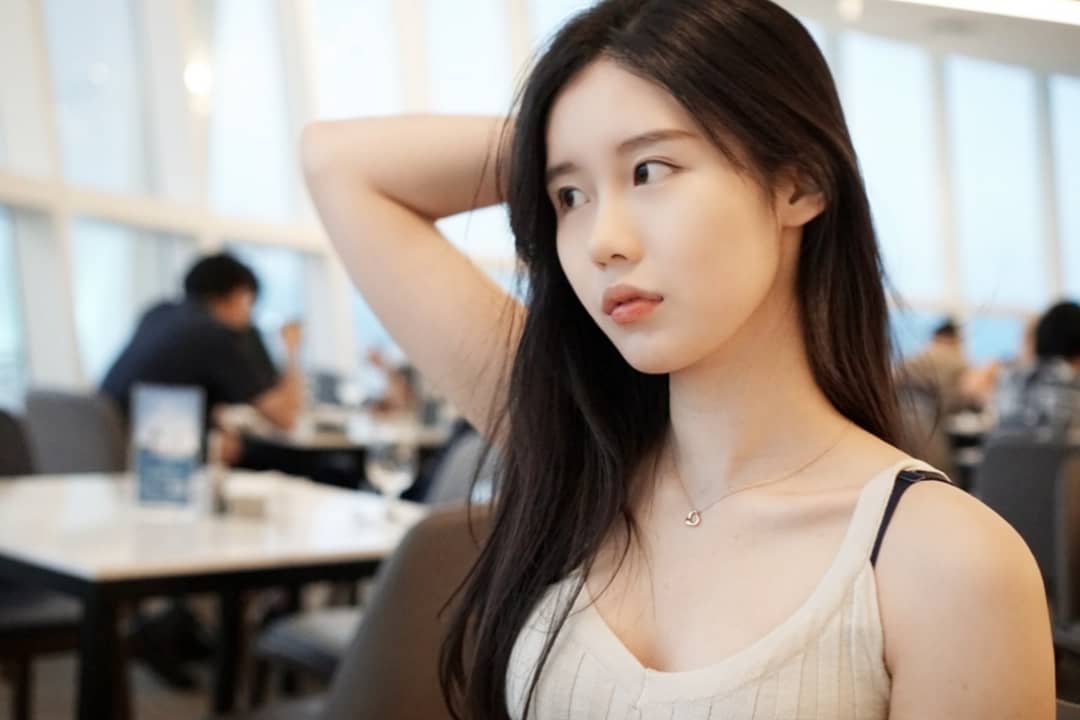 樸素臉蛋卻有天使般笑容 私藏隱乳看一眼永生難忘-第1章-图片17