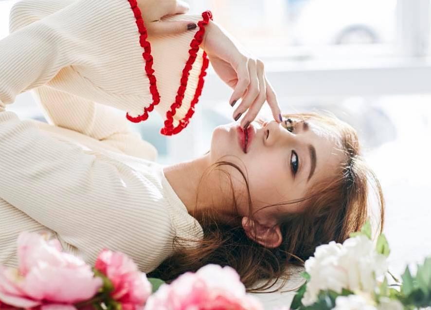 This little girl is too sexy to take pictures of the posture of very attractive colour-value breast milk are all offensive Zhang Yi court-第1章-图片8