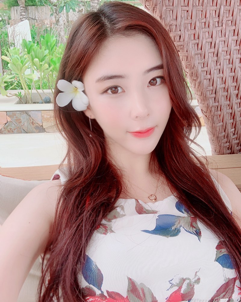 秀麗長髮甜姐兒 Q彈布丁奶不嬌羞使人躁動-第1章-图片1