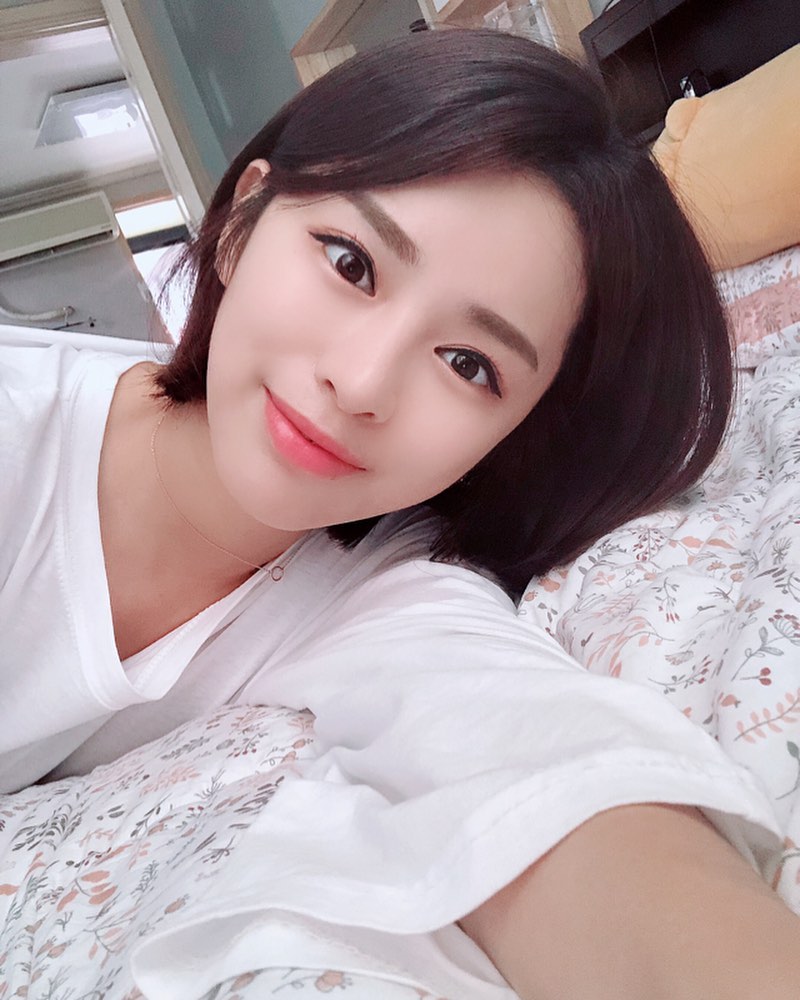 現役賽車女郎 前凸後翹身材實在炙手可熱-第1章-图片4