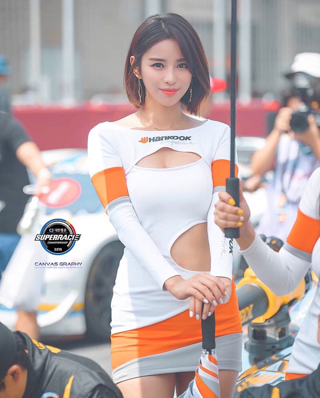 現役賽車女郎 前凸後翹身材實在炙手可熱-第1章-图片8