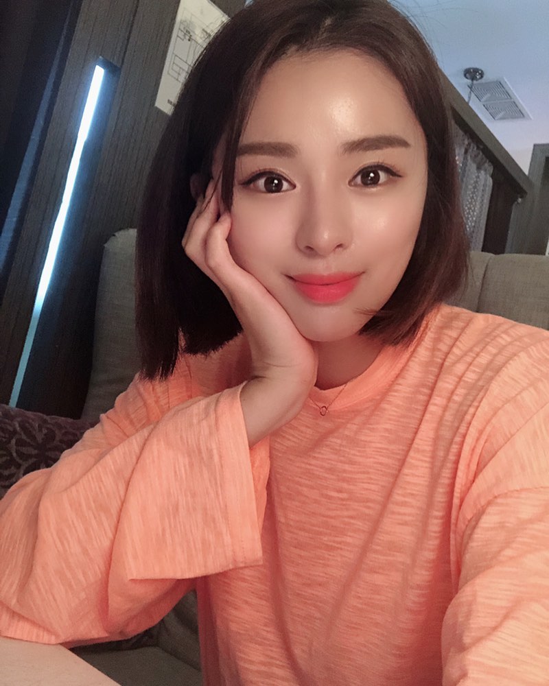 現役賽車女郎 前凸後翹身材實在炙手可熱-第1章-图片6