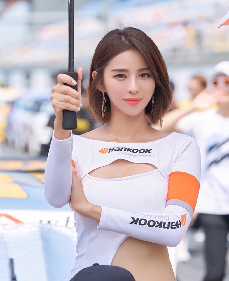 現役賽車女郎 前凸後翹身材實在炙手可熱-第1章-图片10