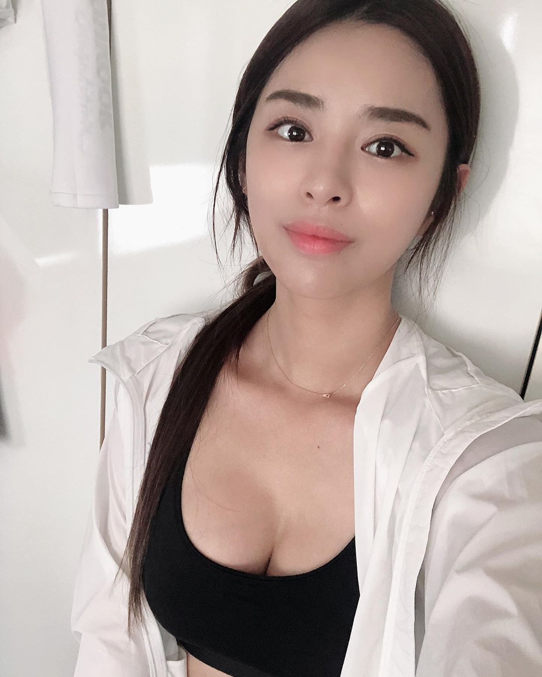 現役賽車女郎 前凸後翹身材實在炙手可熱-第1章-图片13