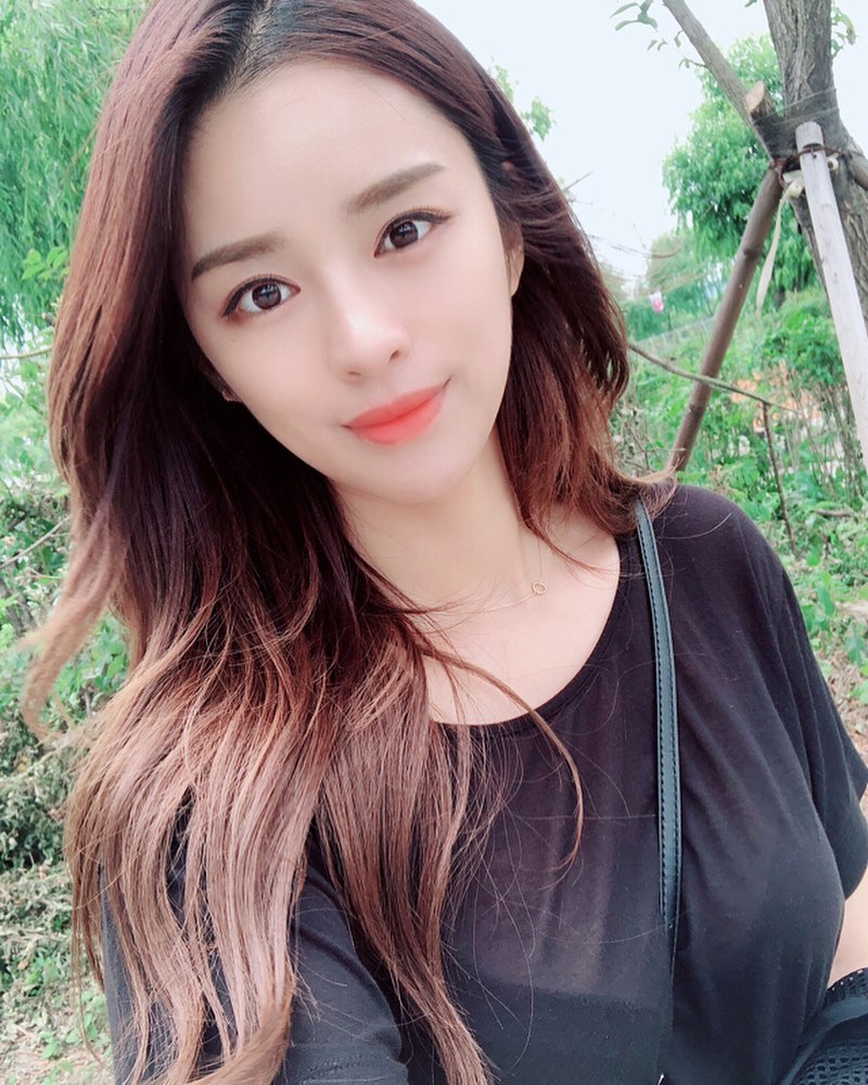 現役賽車女郎 前凸後翹身材實在炙手可熱-第1章-图片15