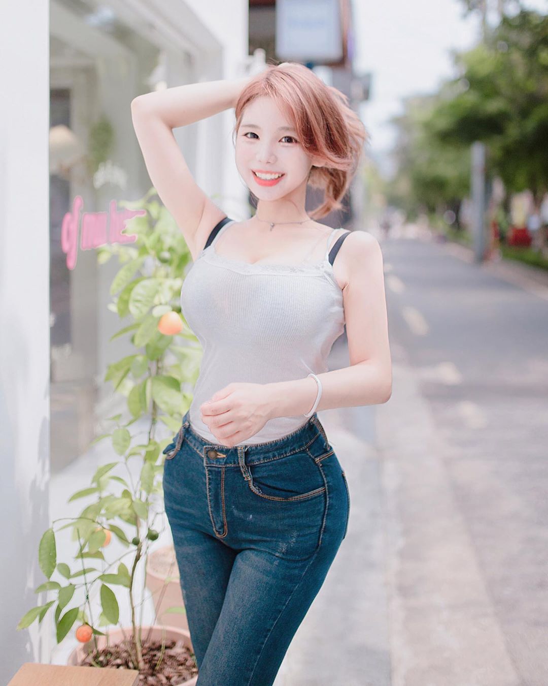 完美胸型性感腰臀 女神級身材使人心動不已-第1章-图片8