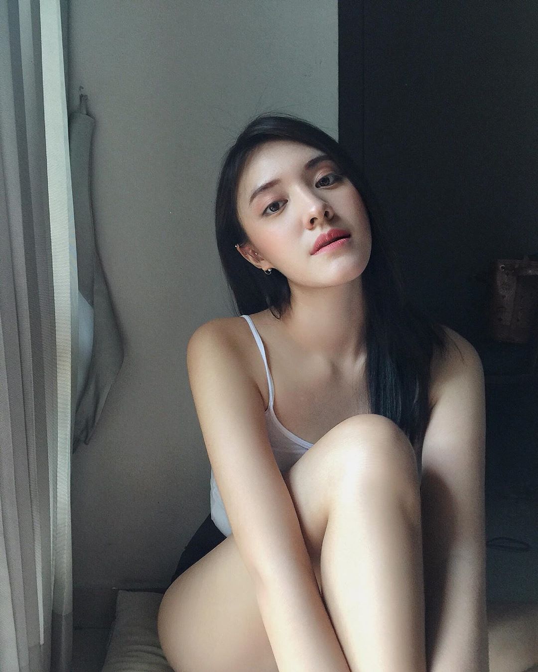 顯眼上圍逆天胸腰比例 胸氣狂洩大姊姊不害羞