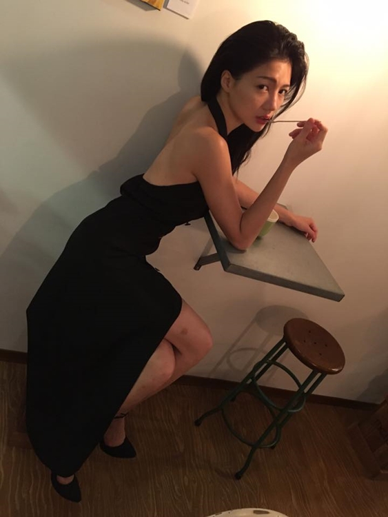 D奶氣質正妹 樂芙 Love-第1章-图片22