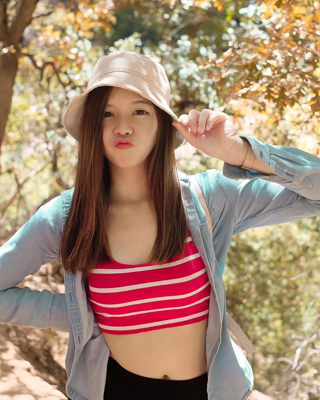 緊實螞蟻腰優美曲線 甜美大腿讓網友心花怒放