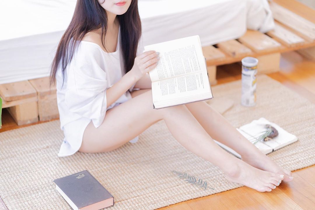 全身散發女神氣息 逆天筆直長腿勾引你好撫慰-第1章-图片8