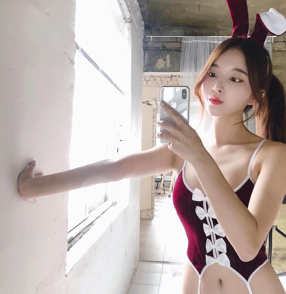 全身散發女神氣息 逆天筆直長腿勾引你好撫慰-第1章-图片12