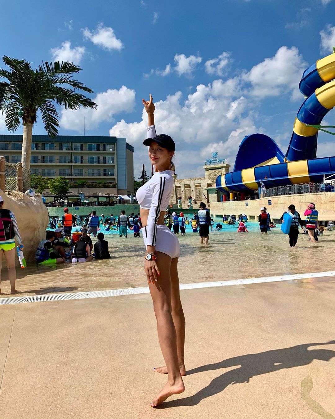 辣曬美乳擾亂你視線 完美乳溝曲線網友大飽眼福-第1章-图片6