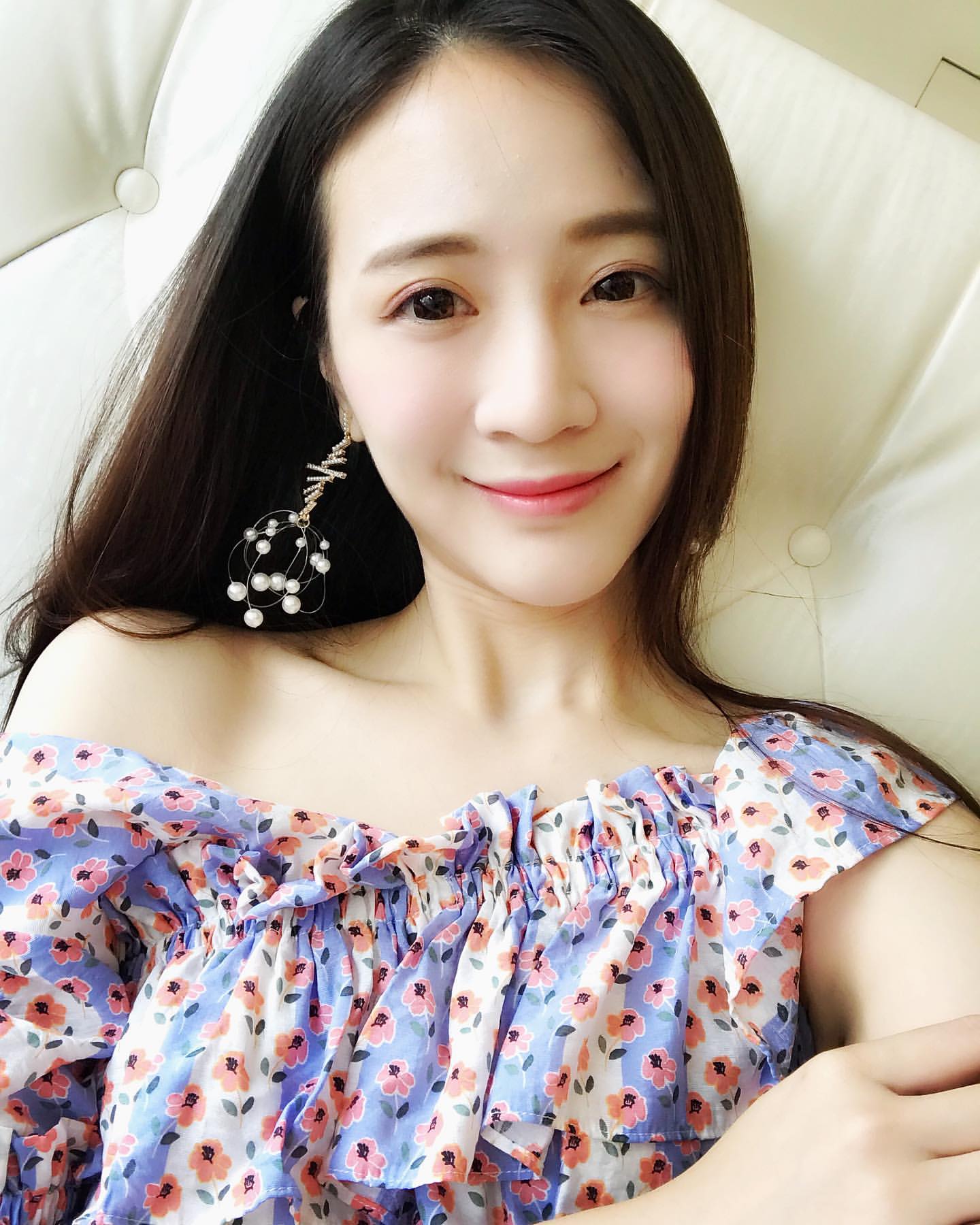 First girlfriend! “Super Mocking Smile” instantly captivated by Chuck Ray-第1章-图片1