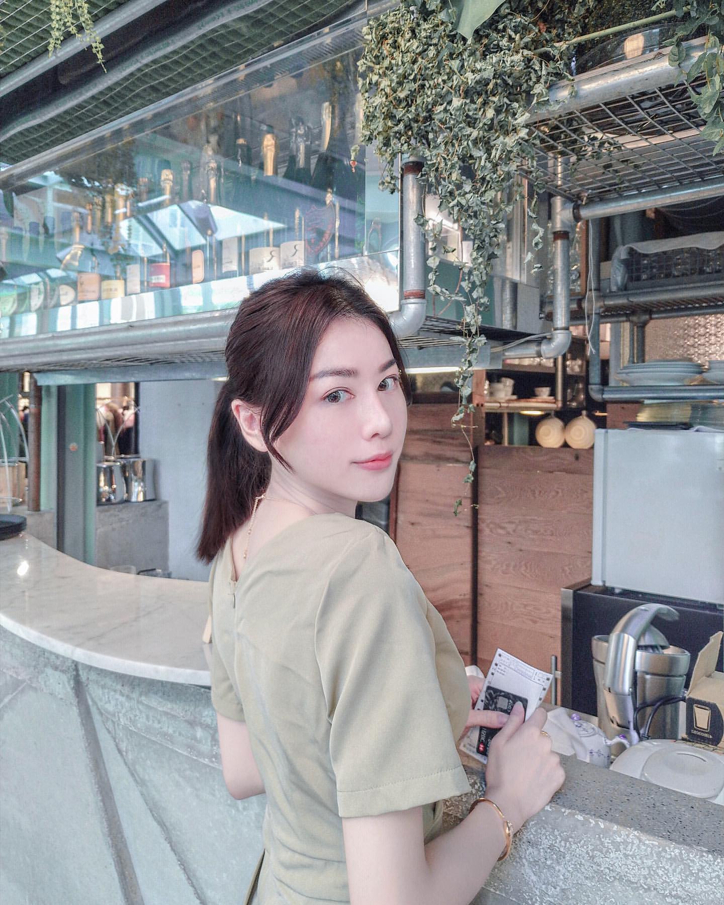 Big eyes sweet sister a pair of electric eyes laughing straight like the moon.-第1章-图片8