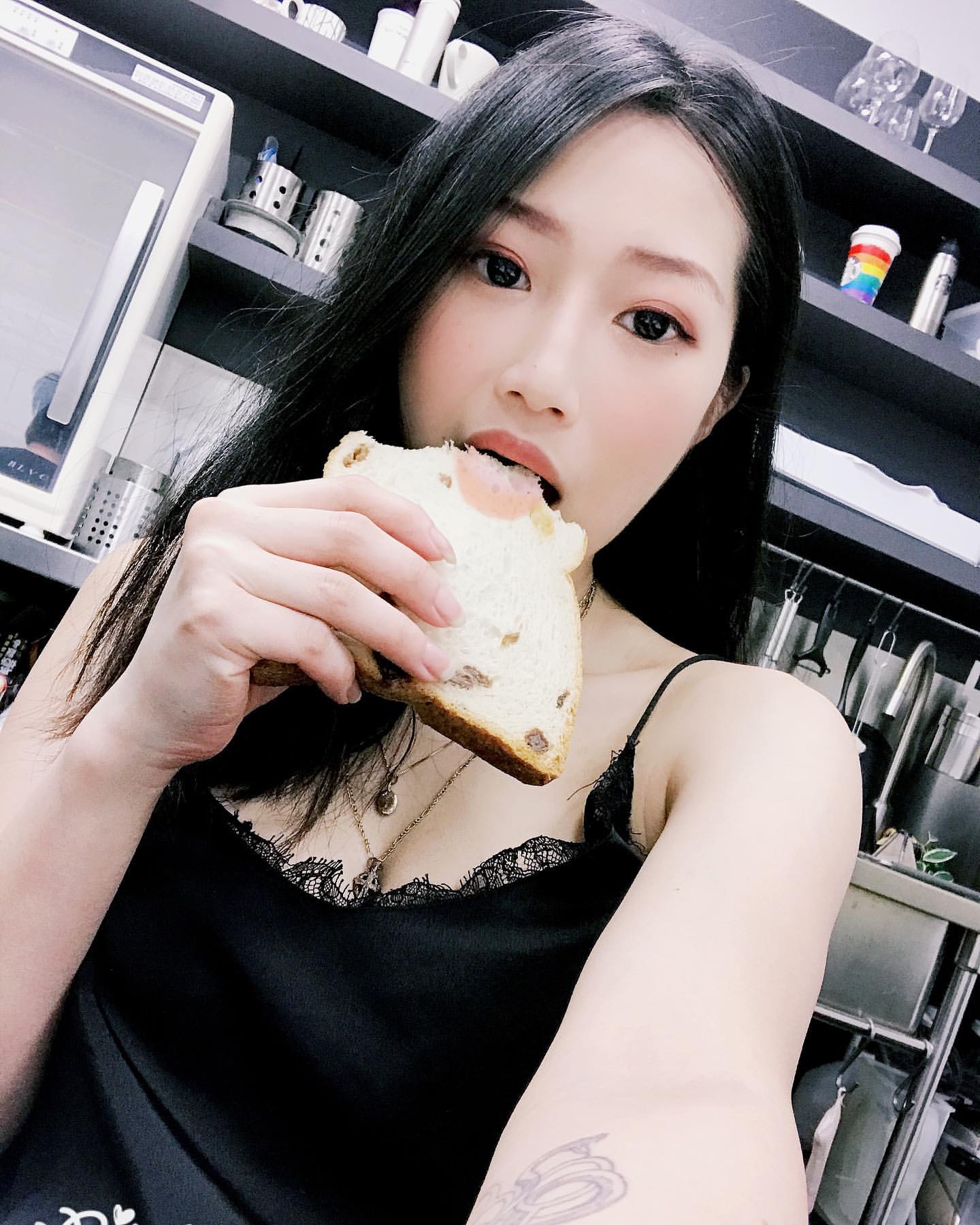 The tattoo sister Mena personally likes...IG surprised show full of milk-第1章-图片9