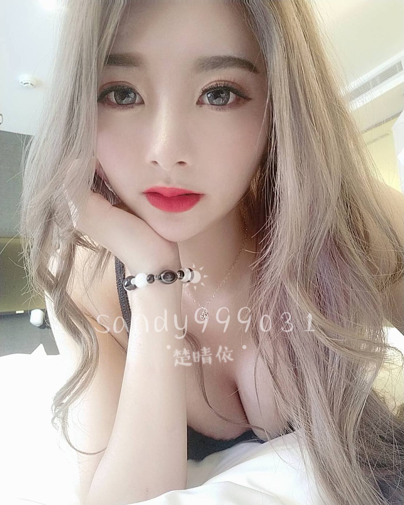 雪白美乳炸出快要從領口彈出來的視覺震撼 楚晴依-第1章-图片2
