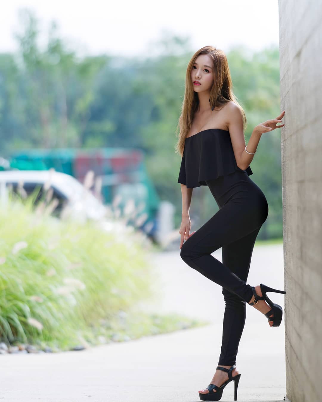 麻豆級極品美腿 小蠻腰曲線隱約想勾引你的心-第1章-图片13