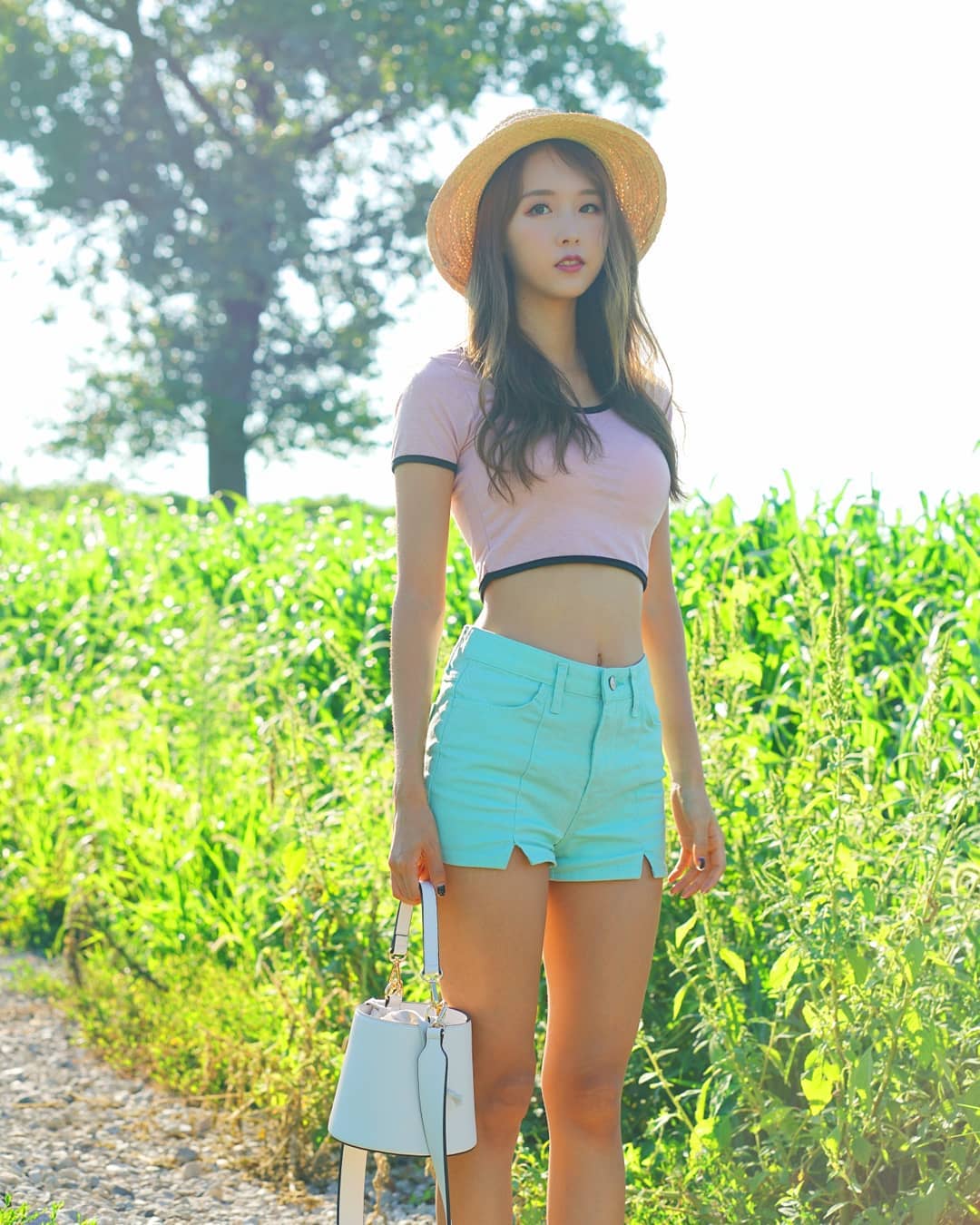 麻豆級極品美腿 小蠻腰曲線隱約想勾引你的心-第1章-图片18