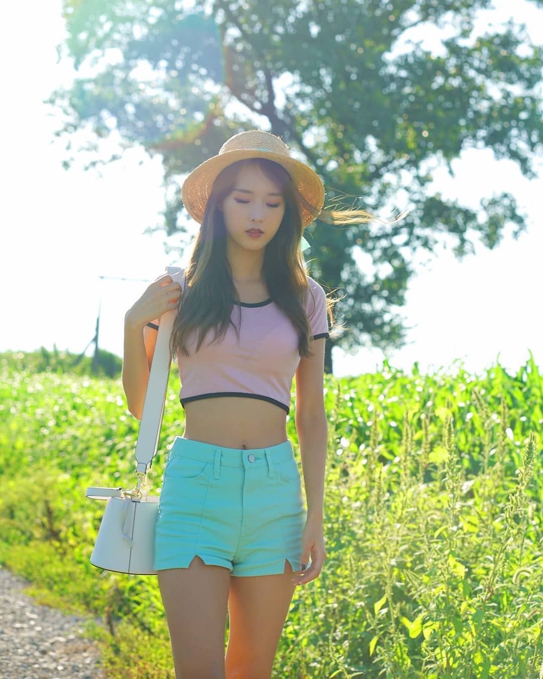 麻豆級極品美腿 小蠻腰曲線隱約想勾引你的心-第1章-图片19