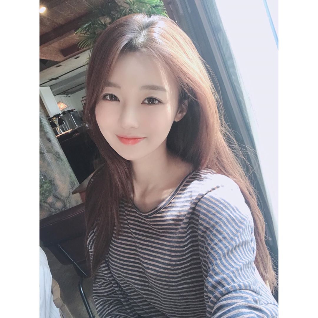 略帶仙氣清晰外表 韓國甜姊兒笑容融化網友的心