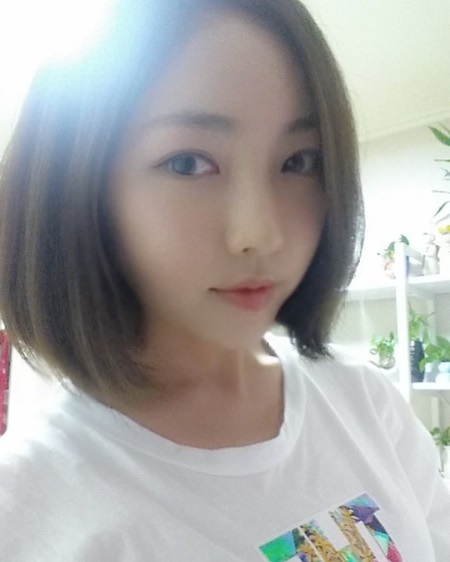 大姊姊外表暗藏波濤洶湧 完美乳溝線條盡收眼底-第1章-图片6