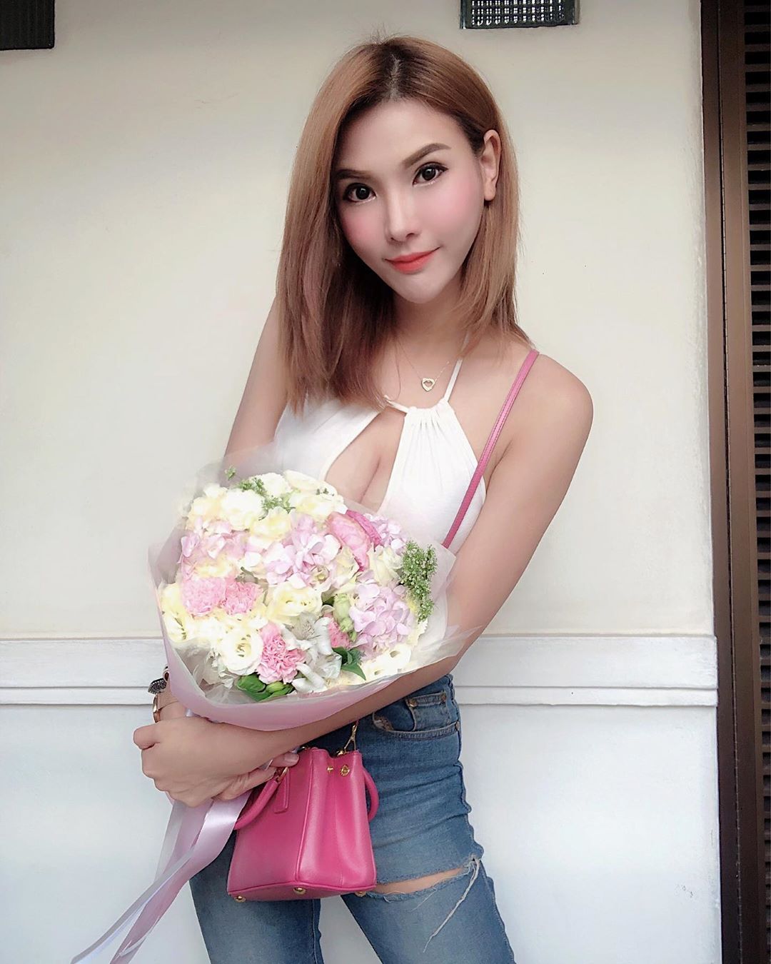 美艷臉蛋超狂水滴乳 吸引你的目光忍不住多看一眼