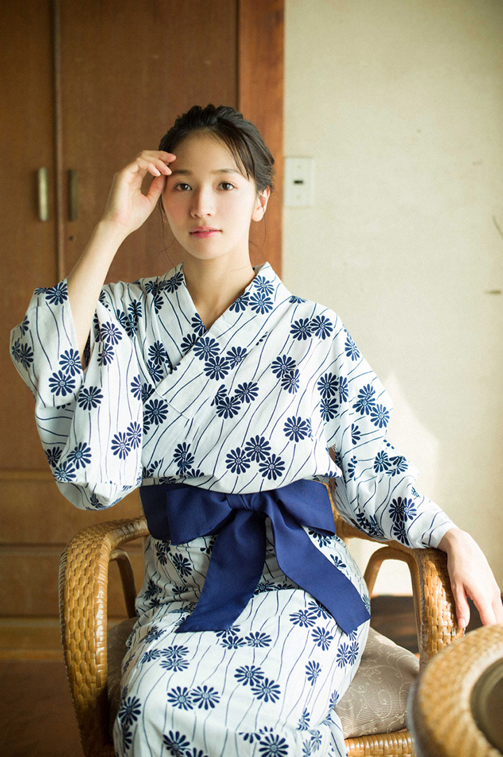 2018年7月18日【寫真】傳谷英里香以雪白肌膚燦爛笑容纖腰C奶當上偶像界混血公主 (32P,片)-第1章-图片33