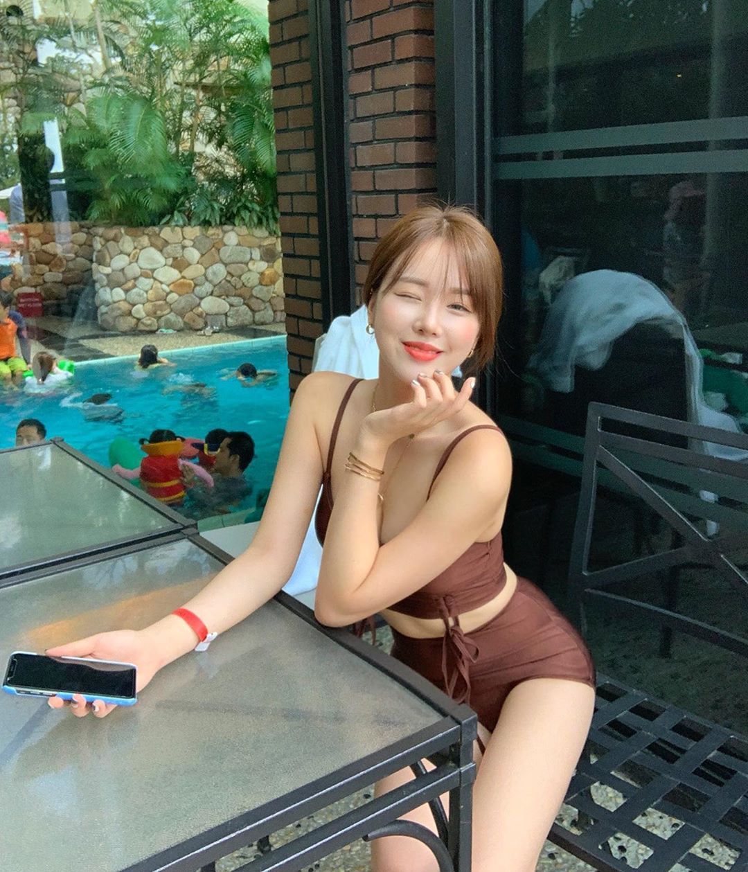 一雙白嫩美腿笑容美顏好心動 極品身材曲線秒圈粉-第1章-图片5