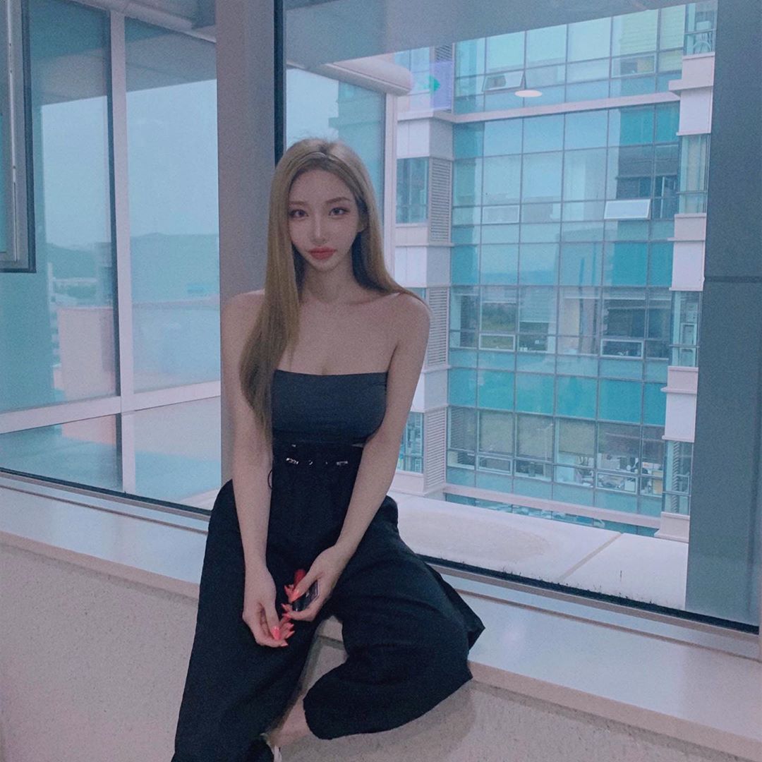 顯眼巨乳形狀上陣 包不住的雙峰大飽眼福人人愛-第1章-图片2