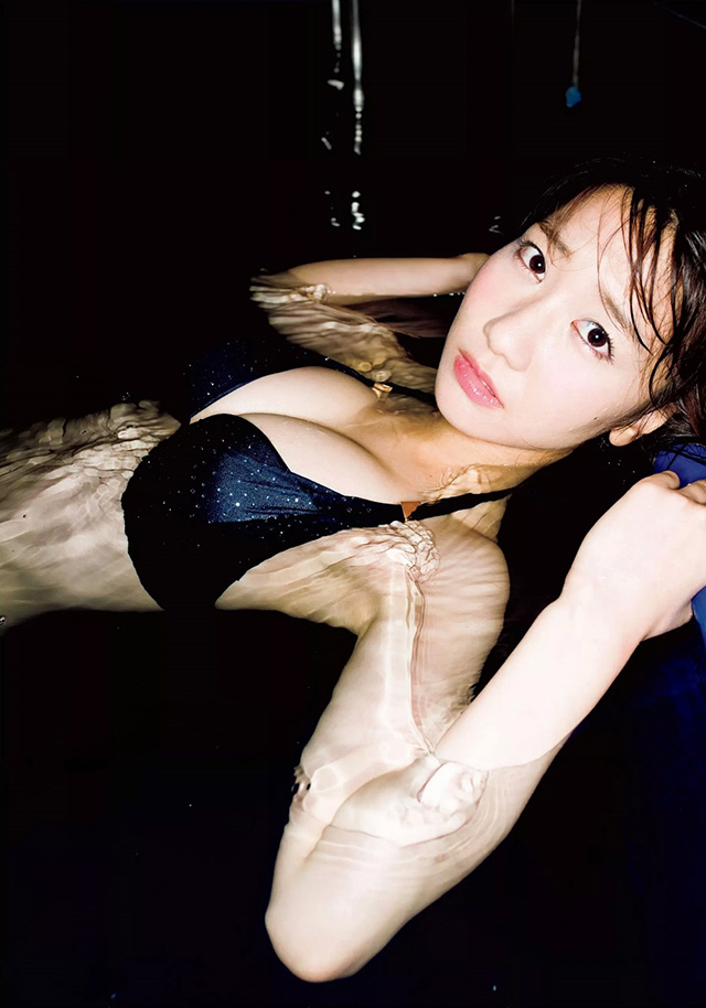 2015年9月17日【寫真】AKB48柏木由紀親密照後復出拍寫真海邊沙發展性感 (16P)-第1章-图片14