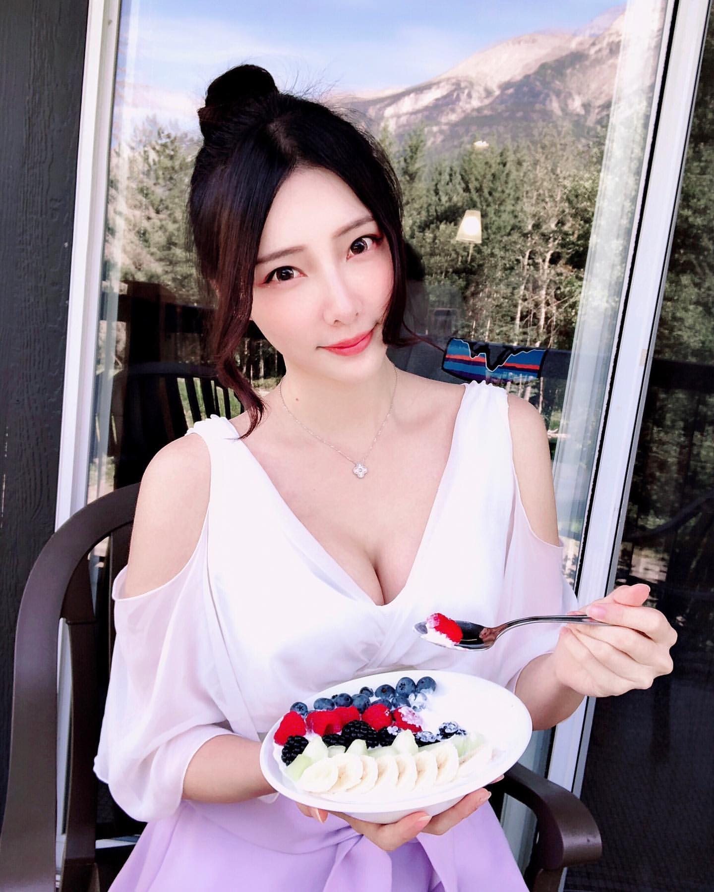 重機美女王晨飄 短裙美腿超吸睛 一路上看到都有精神了-第1章-图片10