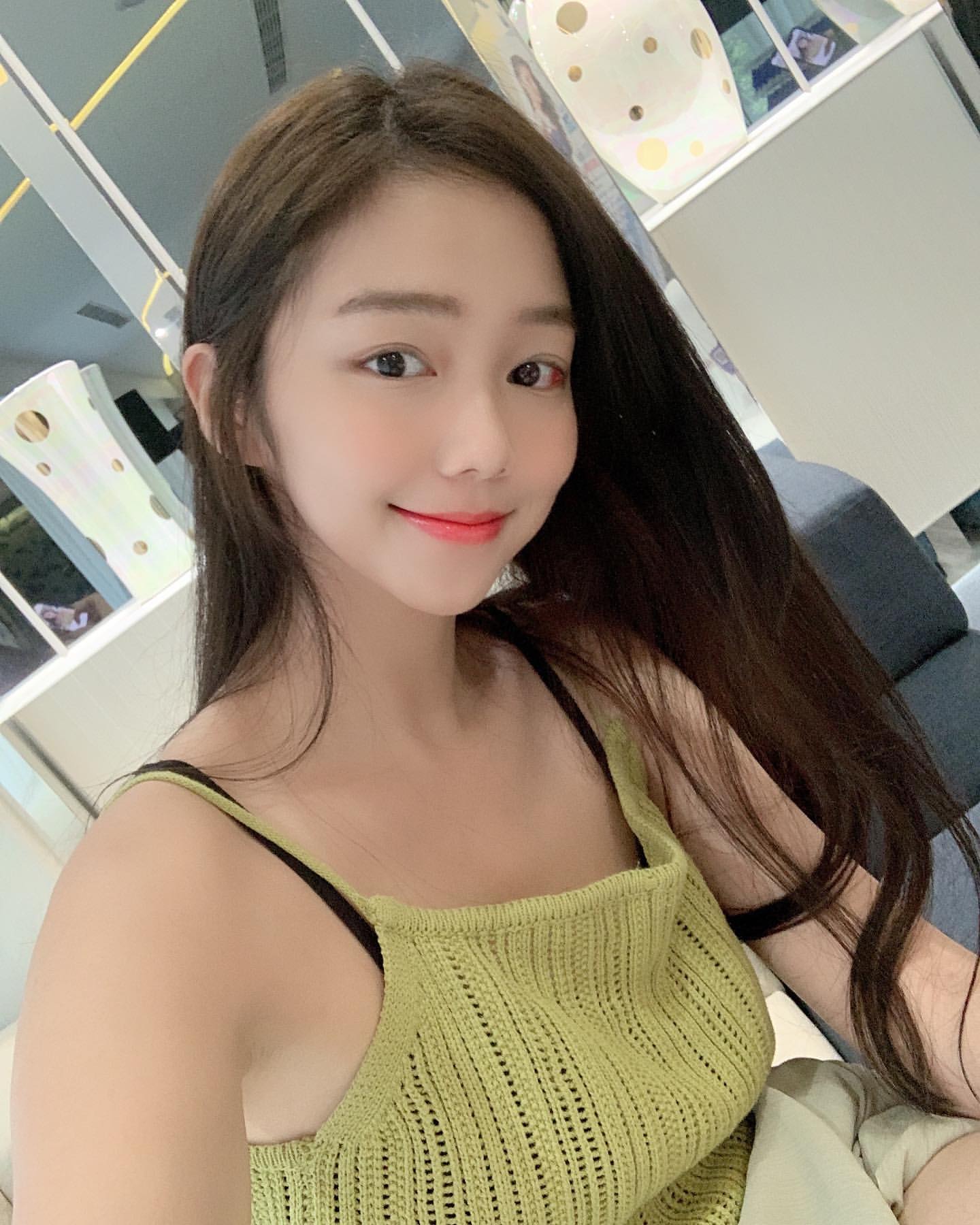 女模金莎Mimi 氣質外表超吸睛......笑起來會把人勾走-第1章-图片1