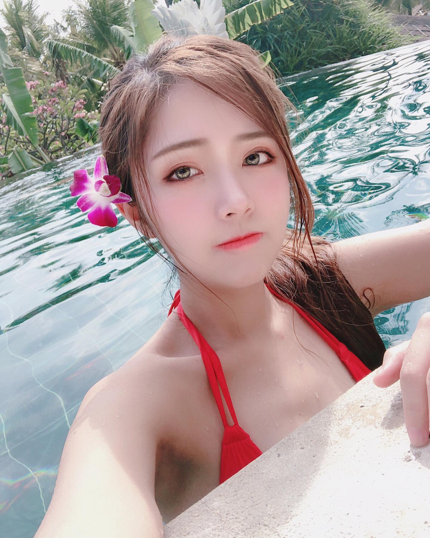 超完美曲線配上軟嫩的大長輩 讓人目不轉睛 Erika Wang-第1章-图片3