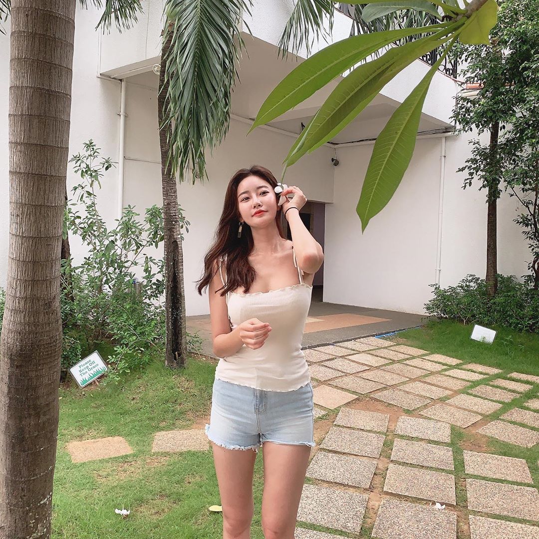 魔鬼胴體夠惹火 渾圓美胸接上纖細螞蟻腰讓我受不了-第1章-图片7