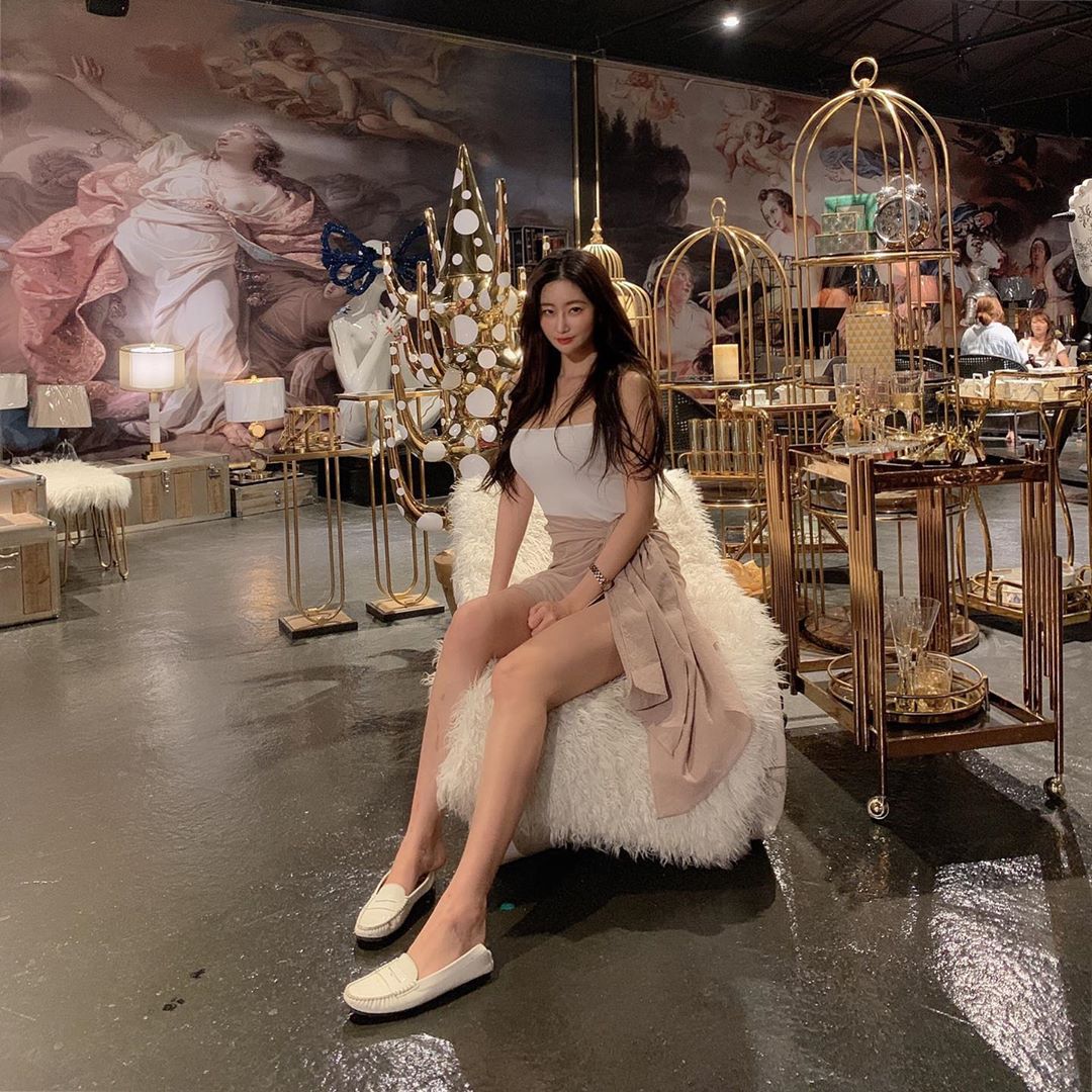 魔鬼胴體夠惹火 渾圓美胸接上纖細螞蟻腰讓我受不了-第1章-图片14