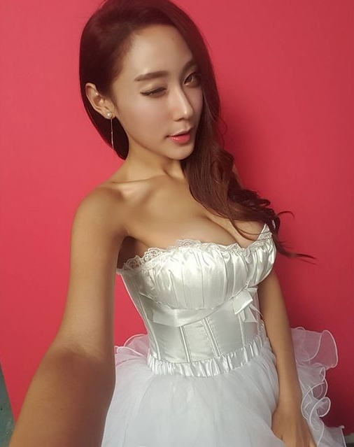 韓國巨乳車模 꽃태희-第1章-图片18
