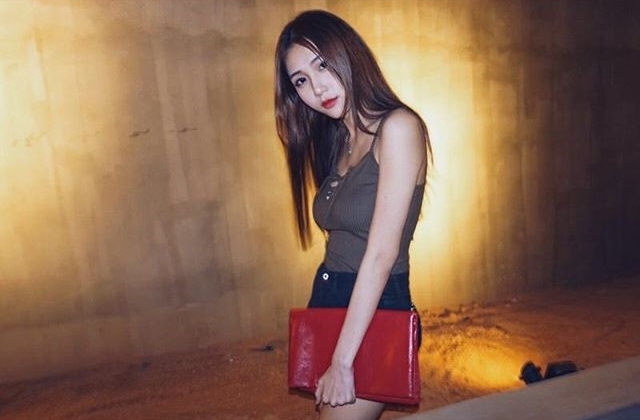 大馬氣質系 白皙女神 月兒彎彎-第1章-图片1