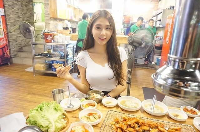 大馬氣質系 白皙女神 月兒彎彎-第1章-图片18