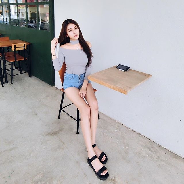 大馬氣質系 白皙女神 月兒彎彎-第1章-图片19