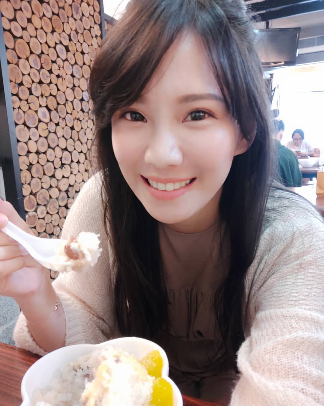 氣質妹顏質超吸睛 白皙美背吹彈可破 水夏mika-第1章-图片6